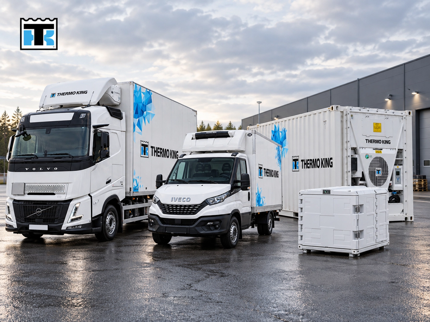 Kylbil, kylcontainer och kylbox uppställda tillsammans – jämförelse av kyllösningar att hyra